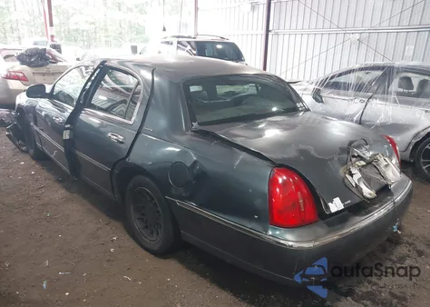 1998 Lincoln Town Car Signature из США, поврежденный, VIN 1LNFM82W8WY716830